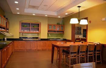 Hyatt Place Hotel 4*